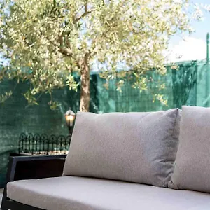 https://residenza-lulivo.it-tuscanyhotel.com